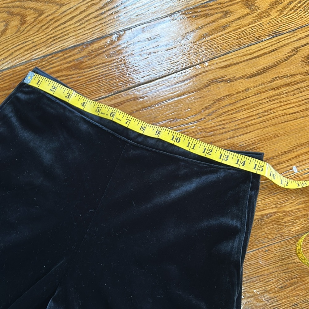 Abercrombie & Fitch velvet crop pants.  Side zip, pockets. Black. Medium. - Picture 8 of 10